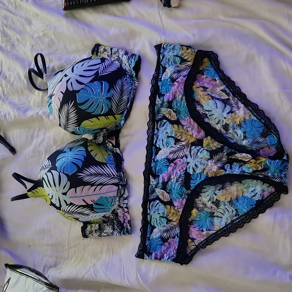 Tropical lace 40DD bra & XL panty set
